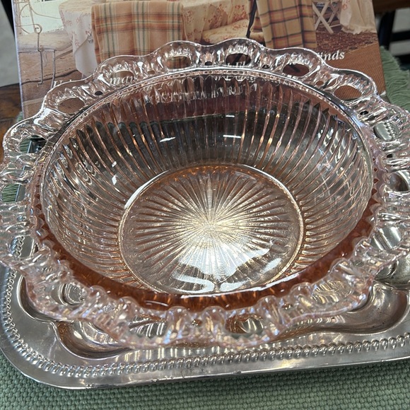 ANCHOR HOCKING GLASS - LACE EDGE PINK PATTERN - RIBBED ROUND BOWL - Picture 3 of 3
